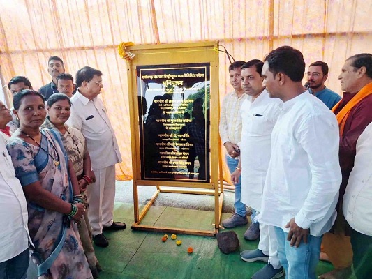 उद्योग मंत्री श्री देवांगन ने 03 करोड़ 40 लाख रू. की लागत से बनने वाले सबस्टेशन निर्माण कार्य का किया भूमिपूजन