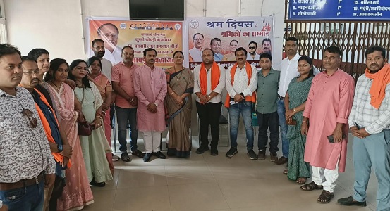 भाजपा झुग्गी झोपड़ी प्रकोष्ठ ने स्व. श्री बनवारी लाल अग्रवाल की जन्म जयंती पर किया श्रमिकों का सम्मान