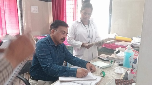 मुख्य चिकित्सा एव स्वास्थ्य अधिकारी के द्वारा किया गया शहरी आयुष्मान आरोग्य मंदिर का औचक निरीक्षण