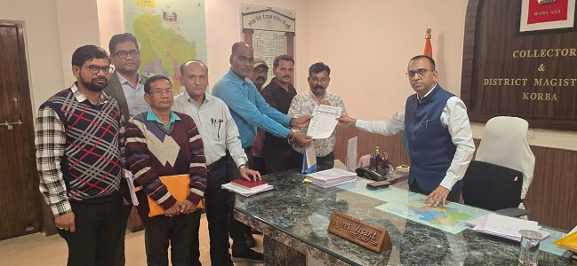 किसानों के हित में सहकारी समिति कर्मचारी व ऑपरेटर संघ ने हड़ताल स्थगित की