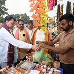 माटी के दीयों में सजेगा जनभावनाओं का उजाला, कैबिनेट मंत्री लखन लाल देवांगन ने खरीदे मिट्टी के दीये