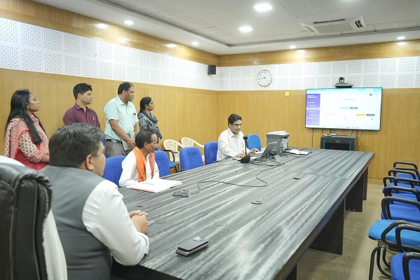 नगर पालिका परिषद-वार्ड क्रमांक 15 के उप निर्वाचन हेतु ईवीएम का प्रथम स्तरीय जांच  पश्चात् प्रथम रेंडमाईजेशन संपन्न