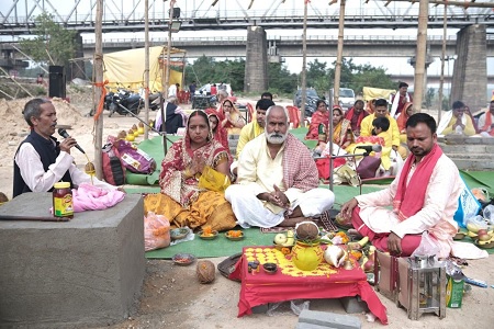 श्री लक्ष्मीनारायण महायज्ञ एवं हसदेव महाआरती : वैदिक मंत्रोच्चार से हुआ वेदी पूजन व हवन
