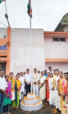 स्वतंत्रता दिवस पर भाजपा जिला कार्यालय में शान से लहराया तिरंगा