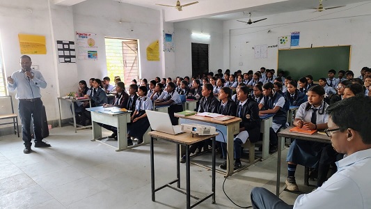 एचटीपीएस ने पुनः किया CER में महत्वपूर्ण योगदान - हाईस्कूल के बच्चों का कराया सेमिनार एवं कॅरियर काउंसिलिंग