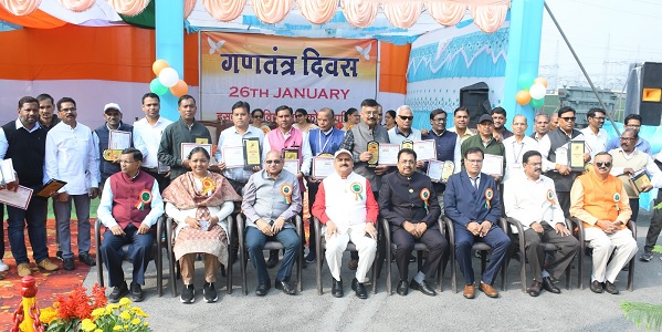 एचटीपीएस में उत्साह से मनाया गया गणतंत्र दिवस, संयंत्र परिसर में मुख्य अभियंता ने फहराया तिरंगा