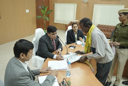 जनदर्शन में कलेक्टर ने सुनीं नागरिकों की समस्याएं, अधिकारियों को दिए त्वरित कार्रवाई के निर्देश