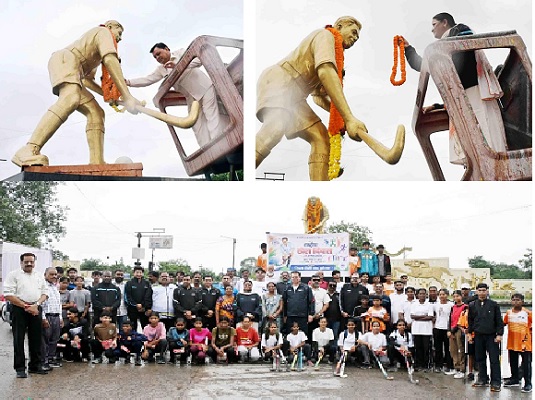 उद्योग मंत्री श्री देवांगन, महापौर श्रीमती राजपूत एवं सभापति श्री ठाकुर ने मेजर ध्यानचंद की प्रतिमा पर किया माल्यार्पण