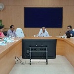 कलेक्टर श्री अजीत वसंत ने डीएमएफ से एंबुलेंस 102 में ईएमटी की नियुक्ति के दिए निर्देश