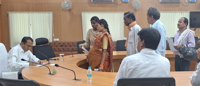 कलेक्टर श्री अजीत वसंत ने सुनी जनदर्शन में आमनागरिको की फरियाद