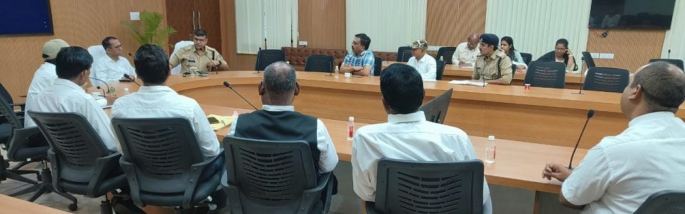 कलेक्टर श्री अजीत वसंत की अध्यक्षता में नवीन आपराधिक कानूनों के क्रियान्वयन के संबंध में बैठक हुई