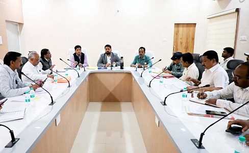 शासन की फ्लैगशिप योजनाओं के क्रियान्वयन में धीमी कार्यप्रगति कतई स्वीकार्य नहीं - आयुक्त