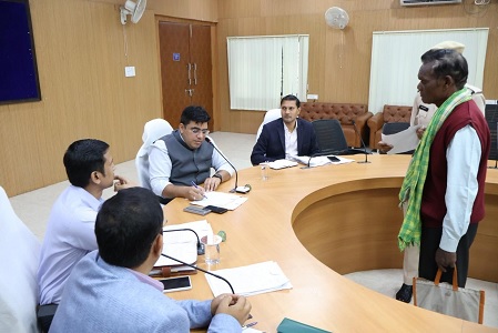 जनदर्शन में कलेक्टर ने सुनी दूरस्थ वनांचल से लेकर शहरी क्षेत्रों तक की समस्याएं