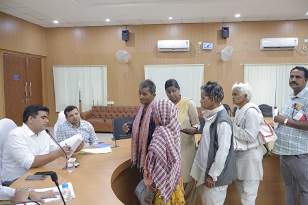 कलेक्टर जनदर्शन में आमजन की सुनी गई समस्याएं, त्वरित समाधान के  दिए निर्देश