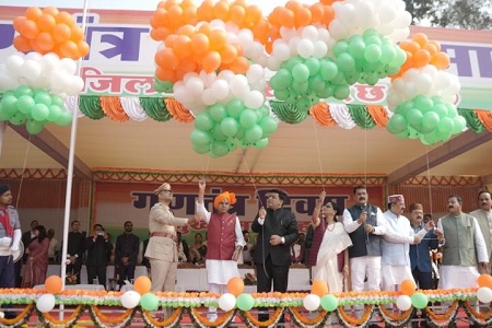 77वां गणतंत्र दिवस : जिला स्तरीय समारोह में राजस्व मंत्री टंक राम वर्मा ने किया ध्वजारोहण