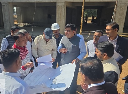 यातायात दबाव कम करने हेतु प्रस्तावित सड़कों का कलेक्टर ने किया निरीक्षण