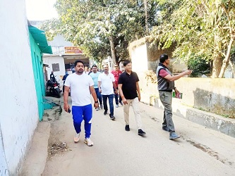 कोरबा मेगा स्वच्छता ड्राईव : आयुक्त श्री आशुतोष पाण्डेय ने पैदल भ्रमण कर सफाई कार्यो का किया निरीक्षण