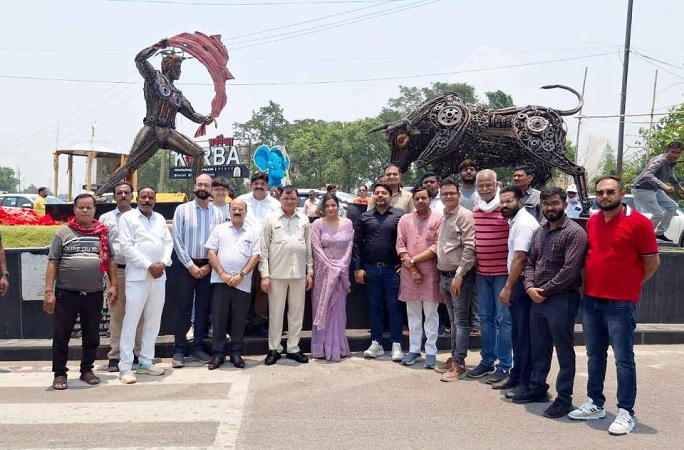 चौराहों में ’’ द बुल एण्ड द मेटाडोर ’’ ’’ धर्मचक्र ’’, ’’ थॉट कॉर्नर - सेल्फी प्वाइंट ’’ बढ़ाएंगे अब शहर की सुंदरता
