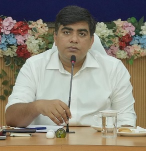 नीट परीक्षा के दौरान कड़ी निगरानी एवं सतर्कता रखें - कलेक्टर दुदावत