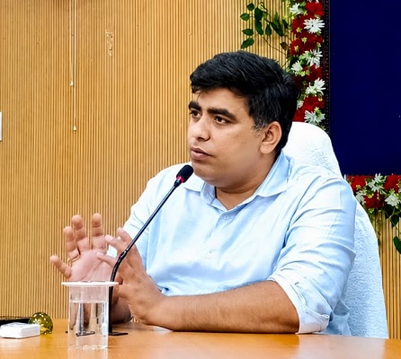 धान खरीदी की तैयारियों को लेकर कलेक्टर श्री कुणाल दुदावत की अध्यक्षता में समीक्षा बैठक
