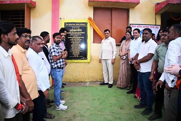उद्योग मंत्री श्री देवांगन एवं महापौर श्रीमती राजपूत ने 07 नवनिर्मित सामुदायिक भवनों को किया जनसेवा में समर्पित
