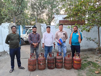 घरेलू गैस का व्यावसायिक उपयोग करने वालों पर कार्रवाई, कलेक्टर के निर्देश पर जिला प्रशासन की सख़्ती