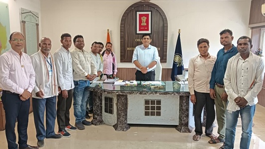 कोरबा जिले के प्रगतिशील मत्स्य कृषकों का अध्ययन भ्रमण सफल, कलेक्टर से की मुलाकात