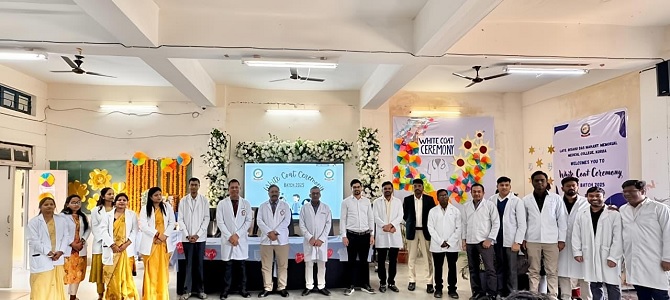 मेडिकल कॉलेज कोरबा में एमबीबीएस विद्यार्थियों के लिए व्हाइट कोट सेरेमनी व चरक शपथ का आयोजन