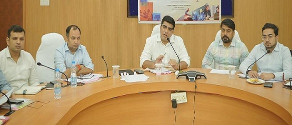लंबित शिकायतों का समय पर निराकरण करें, सेवा सेतु शिविरों में पात्र हितग्राहियों को योजनाओं का लाभ दें : कलेक्टर श्री कुणाल दुदावत
