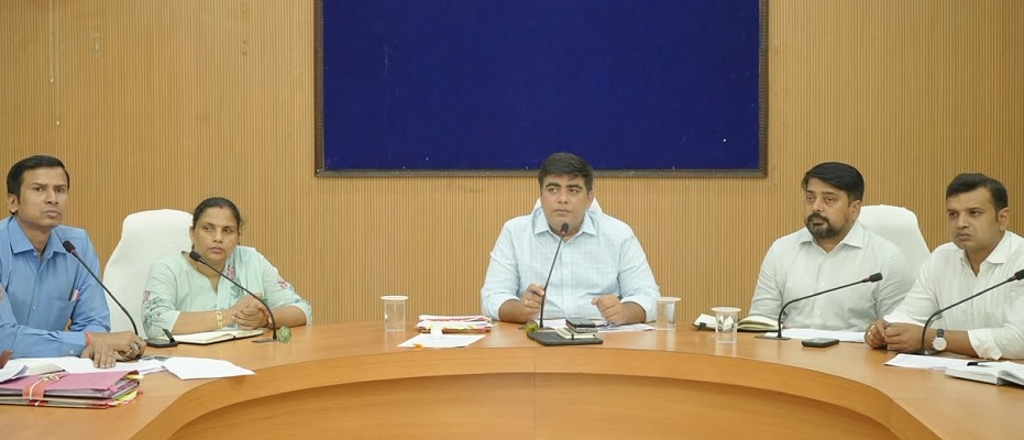 कलेक्टर ने ली समय-सीमा बैठक,  विभागीय योजनाओं व लंबित प्रकरणों की हुई विस्तृत समीक्षा