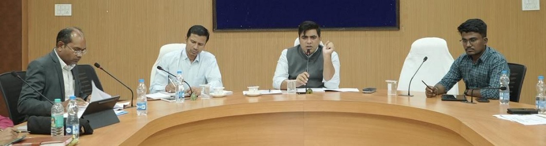 प्रधानमंत्री धन-धान्य कृषि योजना : कलेक्टर कुणाल दुदावत ने ली विभागीय अधिकारियों की समीक्षा बैठक