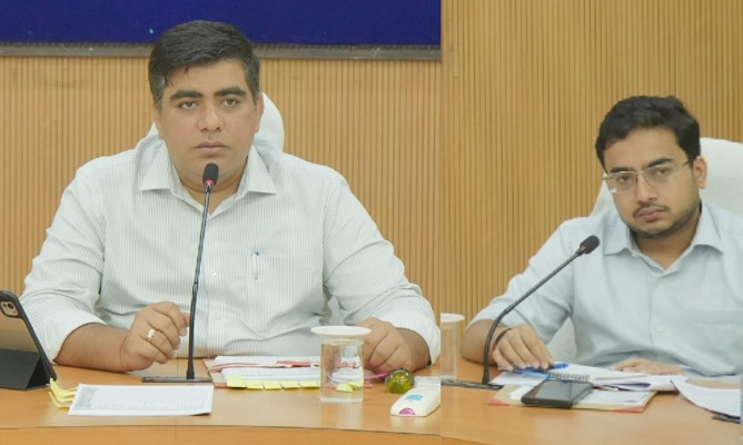 कोई भी पात्र विद्यार्थी छात्रवृत्ति से वंचित न होंः कलेक्टर श्री कुणाल दुदावत