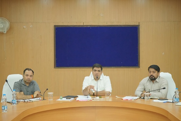 पीवीटीजी परिवारों की  स्वास्थ्य  जांच के लिए एक माह तक चलाए विशेष अभियान : कलेक्टर श्री दुदावत