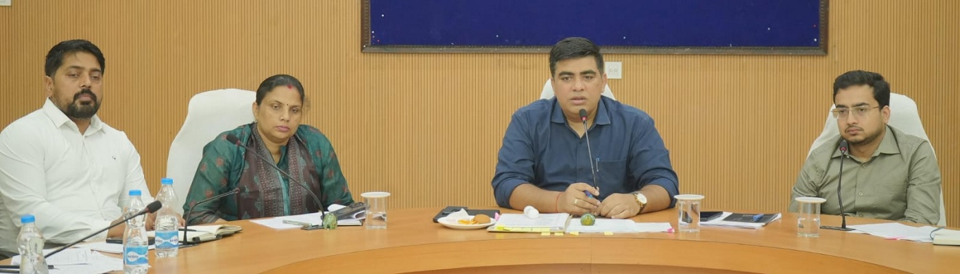 समय-सीमा में राजस्व प्रकरणों का निराकरण न होने पर होगी कार्रवाई: कलेक्टर श्री दुदावत