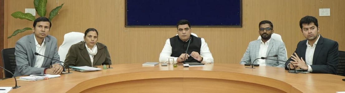 नवपदस्थ कलेक्टर श्री कुणाल दुदावत ने ली जिला अधिकारियों की परिचयात्मक बैठक