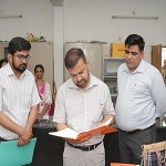 प्रभारी सचिव ने पीएम श्री एकलव्य आदर्श आवासीय विद्यालय, छुरी कला का किया औचक निरीक्षण