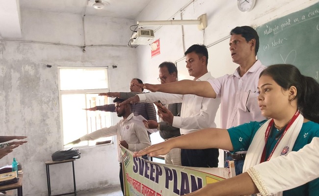 युवा मतदाताओं के पंजीकरण हेतु शासकीय ई.व्ही.पी.जी. कॉलेज कोरबा में मतदाता जागरूकता कार्यक्रम आयोजित