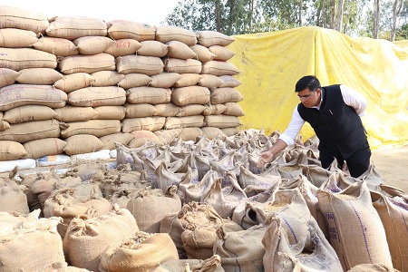 उपार्जन केंद्र में अनियमितता : तिलकेजा समिति प्रबन्धक निलंबित, चिकनीपाली प्रबंधक को नोटिस जारी