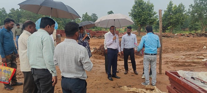 कलेक्टर ने पाली में विभिन्न शासकीय संस्थानों एवं शासकीय योजनाओं के क्रियान्वयन का किया निरीक्षण