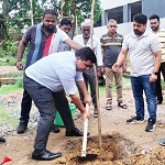 एक पेड़ माॅं के नाम : कलेक्टर श्री दुदावत, आयुक्त श्री पाण्डेय सहित अधिकारियों ने मल्टीलेवल पार्किंग के समीप किया वृक्षारोपण