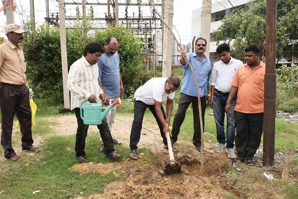 हरित कोरबा अभियान जारी,  सुनालिया पुल मोड़ से मल्टीलेवल पार्किंग तक किया गया वृक्षारोपण
