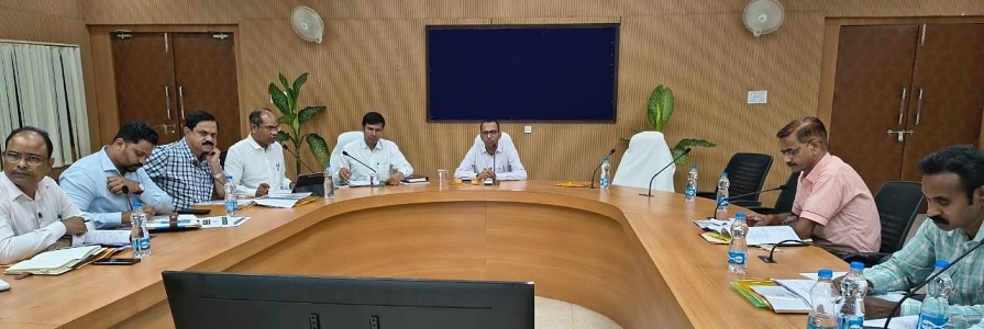 प्रधानमंत्री धन धान्य कृषि योजना के प्रभावी क्रियान्वयन हेतु कलेक्टर श्री अजीत वसंत ने ली समीक्षा बैठक
