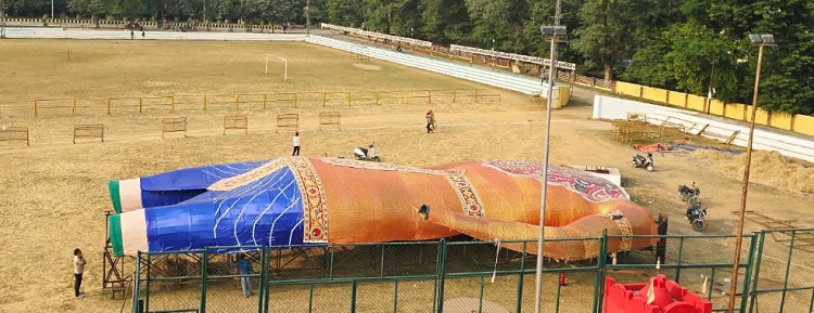 लाल मैदान दशहरा उत्सव के लिए बन रहा 120 फीट का ऊंचा रावण