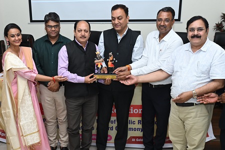 बालको के जनसंपर्क अधिकारी श्री विजय वाजपेयी रामशंकर अग्निहोत्री स्मृति जनसंपर्क पुरस्कार से सम्मानित 