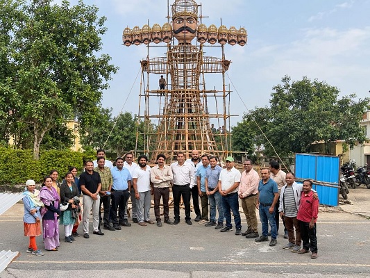 मड़वा काॅलोनी में 65 फीट का हाईटेक रावण बनेगा आकर्षण का केंद्र, आसमान में उड़ते तीर से होगा वध