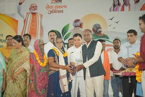 वृद्धजनों का अनुभव और आशीर्वाद नई पीढ़ी के लिए मार्गदर्शन का आधार : कैबिनेट मंत्री श्री लखन लाल देवांगन