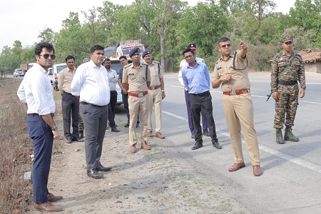 कलेक्टर-एसपी ने किया कटघोरा-चोटिया एनएच-130 में ब्लैक स्पॉट का निरीक्षण