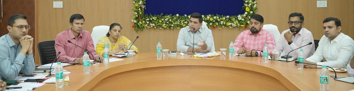 कलेक्टर श्री दुदावत ने अधिकारियों को दी सख्त चेतावनी, जनसमस्याओं के त्वरित निराकरण के दिए निर्देश