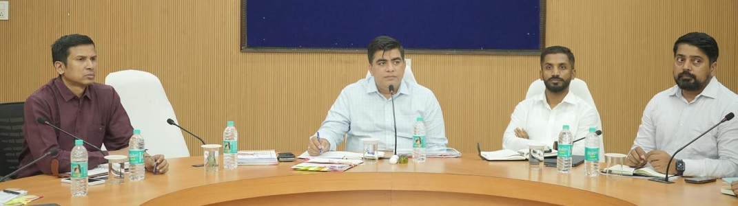 शहरी और ग्रामीण क्षेत्रों में पेयजल की उपलब्धता सुनिश्चित हो : कलेक्टर श्री कुणाल दुदावत