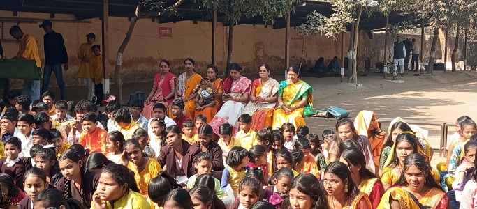 सरस्वती शिशु मंदिर कुसमुंडा : 30 नन्हे बच्चों ने किया शिक्षा जीवन का शुभारंभ, खिचड़ी भंडारे का हुआ आयोजन